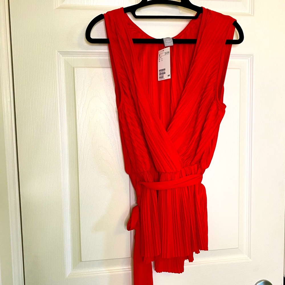 🎉HP🎉 BNWT H&M red hot sleeveless top